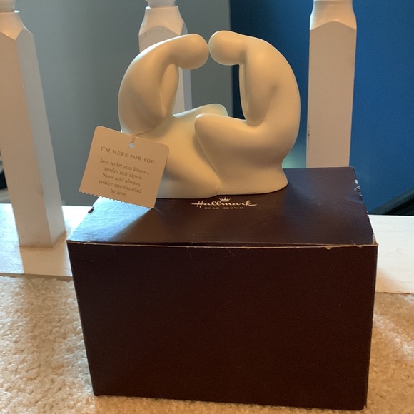 I’m Here for You statue - Picture 4 of 6